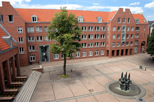 Das Bild zeigt das neue Rathaus